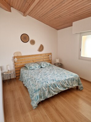 4 dormitorios, cuna de viaje, wifi gratis y ropa de cama