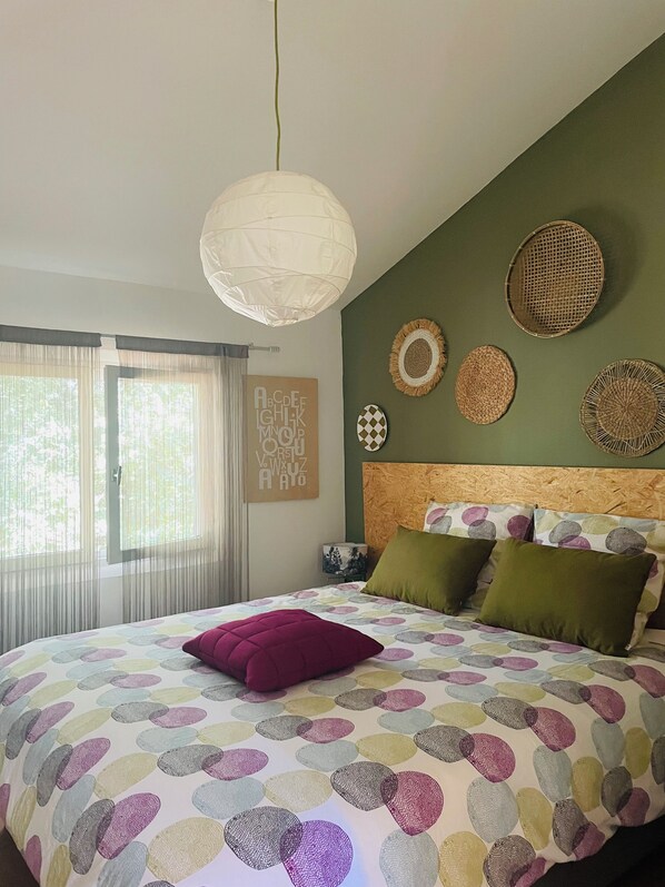 2 bedrooms, iron/ironing board, travel crib, free WiFi