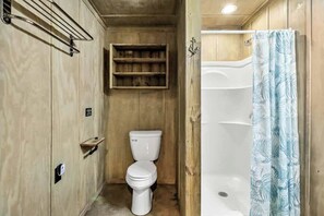 Bruser, hårtørrer, håndklæder, Shampoo