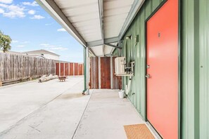 Property grounds - Casas Coastal Experience Cabin B (Rockport)