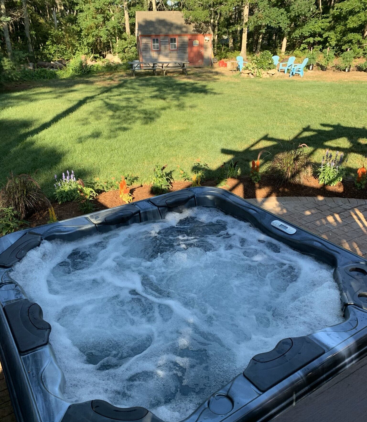 Outdoor spa tub