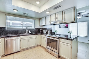 House (4 Bedrooms) | Interior