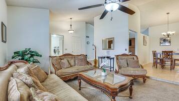 House (4 Bedrooms) | Interior