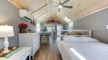 Apartment (0 Bedroom) | Interior