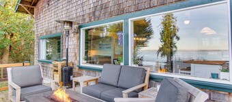 Puget Sound Cottage w/ Private Community Beach!