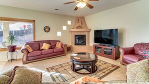 Living area - Lovely Albuquerque Home w/ Patio, 5 Mi to Old Town (Albuquerque)