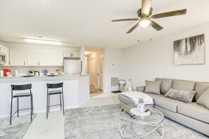 Interior - Riverfront Columbia Condo: 4 Mi to Usc! (Columbia)