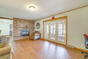 Interior - Pineville Home w/ Fire Pit < Half-mi to Elk River! (Pineville)