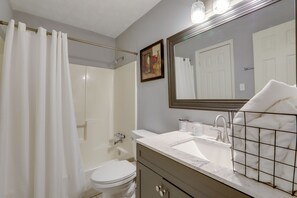 House (3 Bedrooms) | Interior - Lithonia Home, 5 Mi to Panola Mountain State Park (Lithonia)