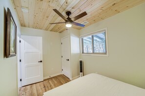 House (3 Bedrooms) | Interior - Deck & Fire Pit: Modern Munds Park Retreat! (Munds Park)