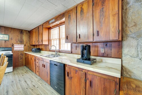 Authentic Log Cabin in Pineville ~ 2 Mi to River!