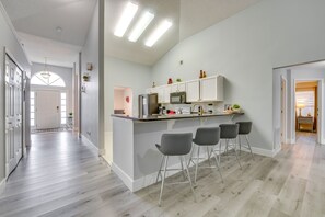 Microondas, horno, placa de cocina, lavavajillas