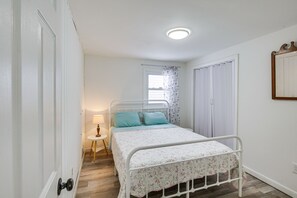 House (2 Bedrooms) | 2 bedrooms, laptop workspace, bed sheets - Riverfront Topsham Home ~ 28 Mi to Portland! (Topsham)