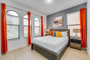 4 bedrooms, laptop workspace, iron/ironing board, free cots/infant beds - Kissimmee Home w/ Pool & Spa ~ 7 Mi to Disney! (Kissimmee)