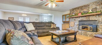 Searcy Retreat Home Near Little Red River