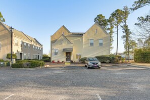 Apartment (2 Bedrooms) | Interior - Community Pool & Tennis Court: Myrtle Beach Condo (Myrtle Beach)