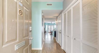 Community Pool & Tennis Court: Myrtle Beach Condo