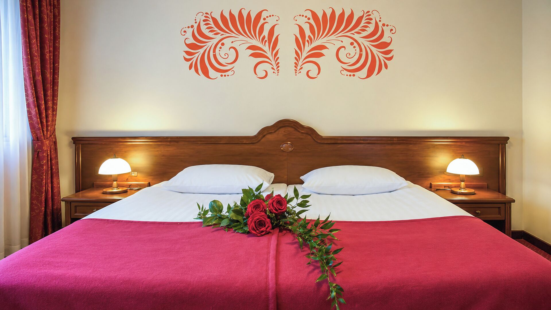 Individually decorated, individually furnished, desk, cots/infant beds