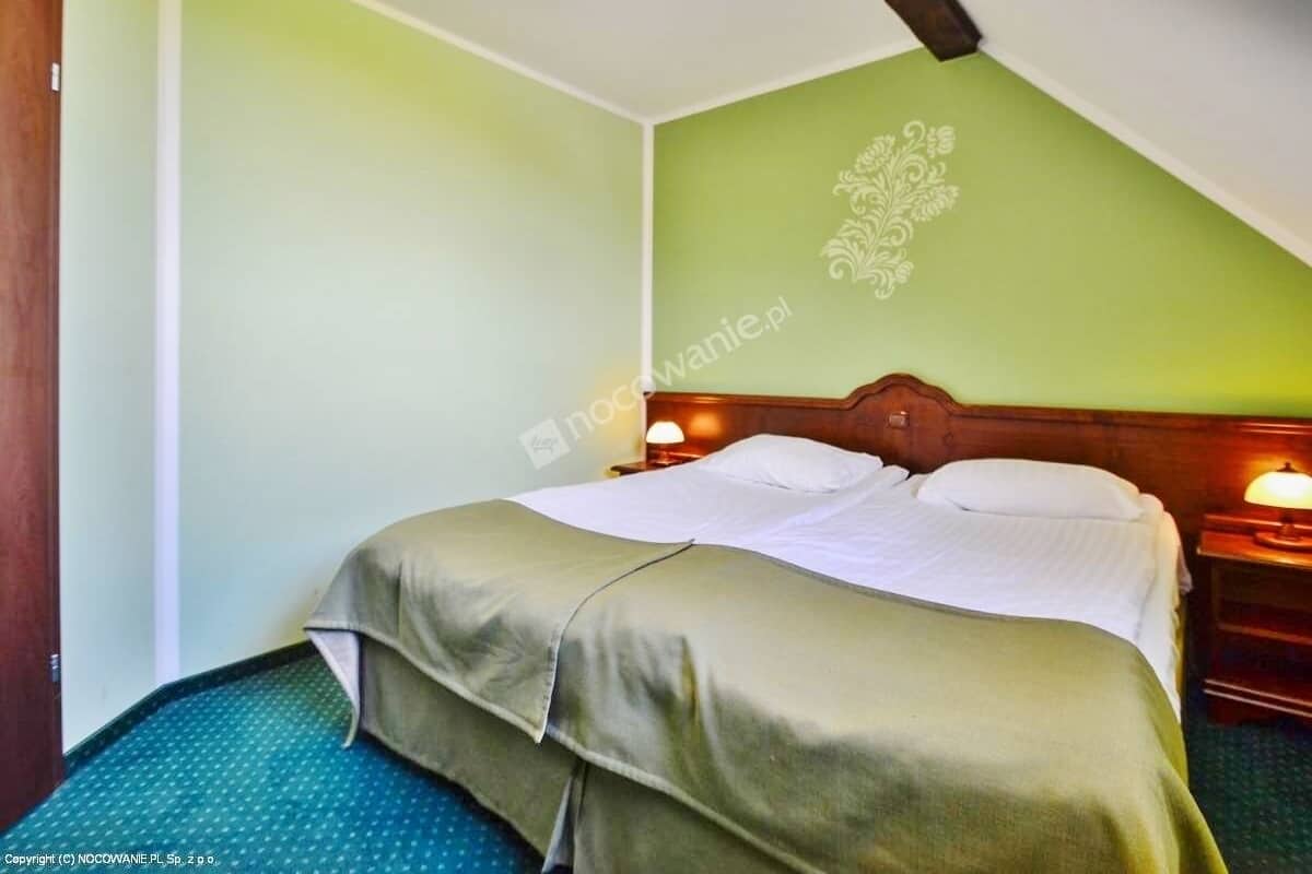 Escritorio, wifi gratis y ropa de cama