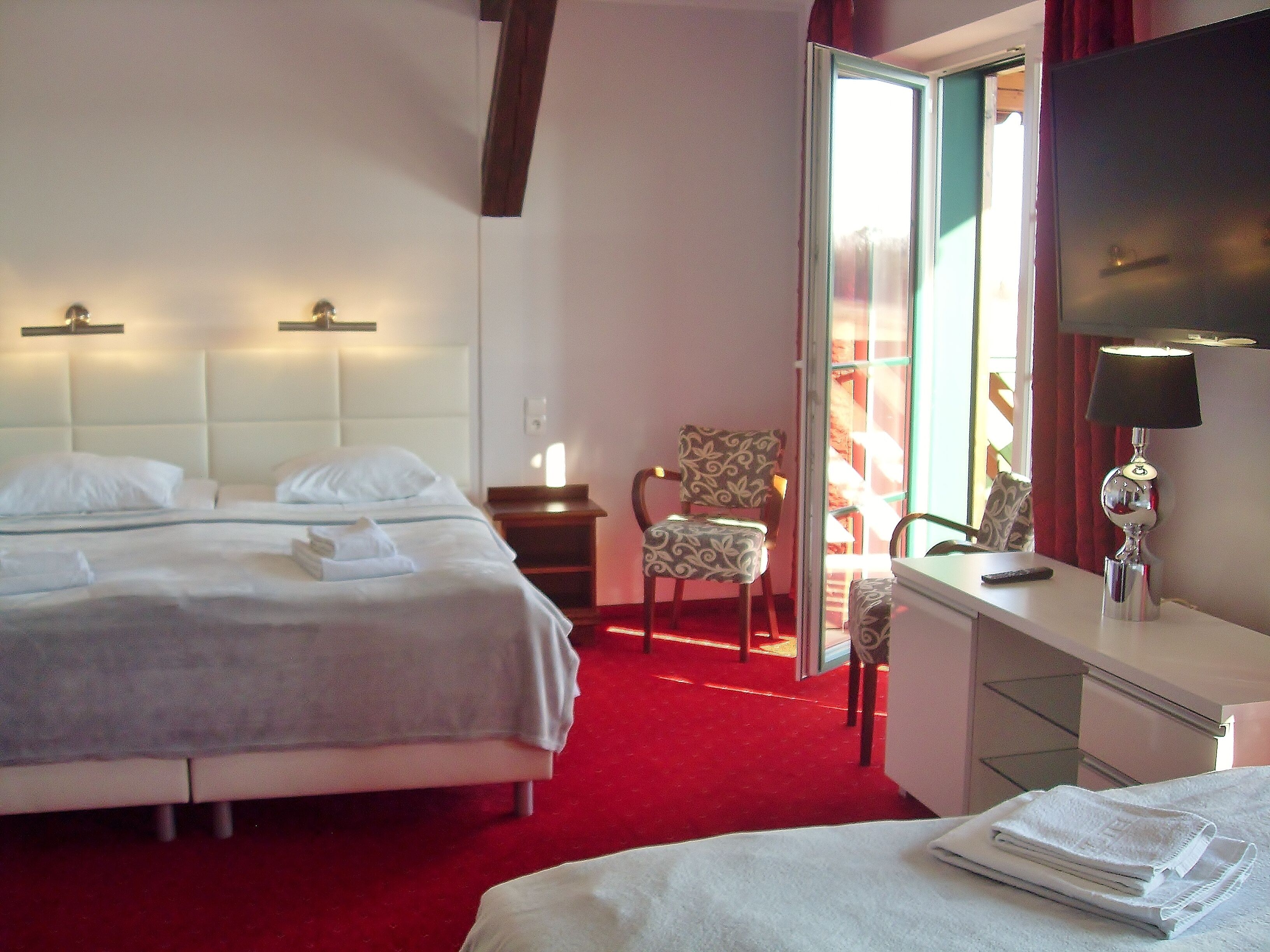 Habitación cuádruple panorámica, 1 habitación, balcón | Cuna de viaje, camas extra, wifi gratis y ropa de cama 