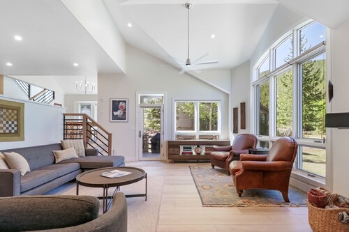 Legends 10 4br 4ba 4 Bedroom Townhouse by RedAwning