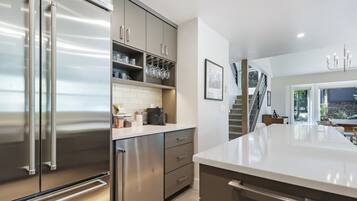 Townhome, 5 Bedrooms | Interior