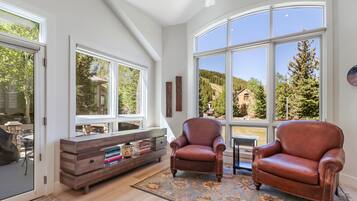 Townhome, 5 Bedrooms | Interior