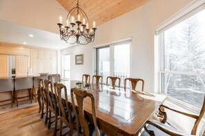 Condo, 5 Bedrooms | Dining