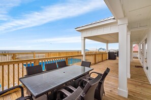 House, 5 Bedrooms | Outdoor dining - The Anchored Lighthouse - 2630 Bienville Blvd 5 Bedroom Home by RedAwning (Dauphin Island)