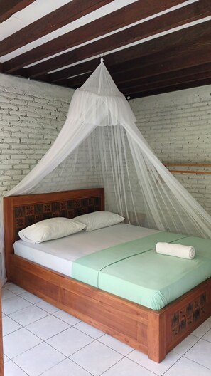 Standard Double Room, 1 Queen Bed, Private Bathroom, Garden View | Laptop workspace - Jungle House - surf & stay (Mendoyo)