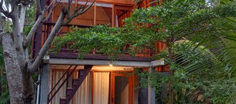 Jungle House - surf & stay