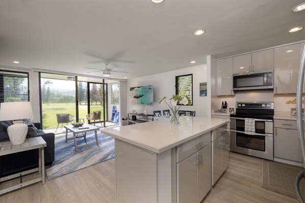 Condo, 1 Bedroom | Private kitchen | Fridge, oven, coffee/tea maker, toaster