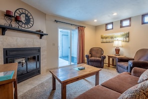 TV, fireplace - Habitat Condo 3 Bedroom Easy Walk to Downtown Ketchum & Year-Round Hot Tub (Ketchum)