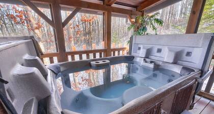 Cozy Retreat - 8 Minutes to Top Trails -Hot Tub + Firepit