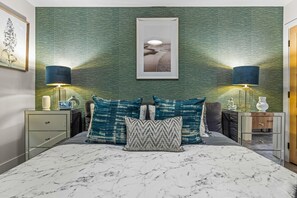 4 bedrooms, desk, iron/ironing board, travel cot - BRAND NEW|Artemis by SSR|TopView|Luxury|HOT TUB (Canmore)