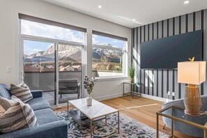 TV, fireplace, offices - BRAND NEW|Artemis by SSR|TopView|Luxury|HOT TUB (Canmore)