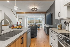 Fridge, microwave, oven, stovetop - BRAND NEW|Artemis by SSR|TopView|Luxury|HOT TUB ( BL# RES-11743 ) (Canmore)