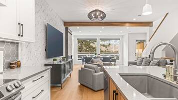 Refrigerador, microondas, horno y parrilla de estufa