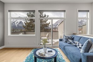 TV, fireplace, offices - BRAND NEW|Cronus by SSR|TopView|Luxury|HOT TUB (Canmore)