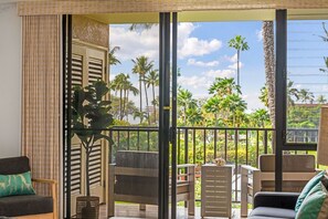 Smart TV - Stunning Remodel I Kamaole Sands 5-207 (Kihei)