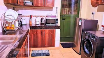 Micro-ondes, four, plaque de cuisson