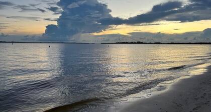 Delido Villa - Walk to Beach - Fishing - Gulf Access Canal - Kayaking