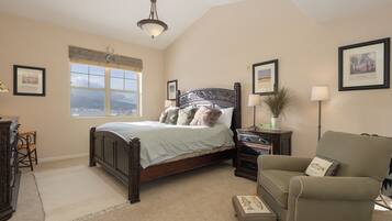 2 bedrooms, travel cot, Internet, bed sheets