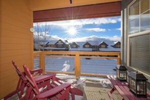 Property grounds - Fraser 2 bedroom open floor plan & lots of amenities (Fraser)