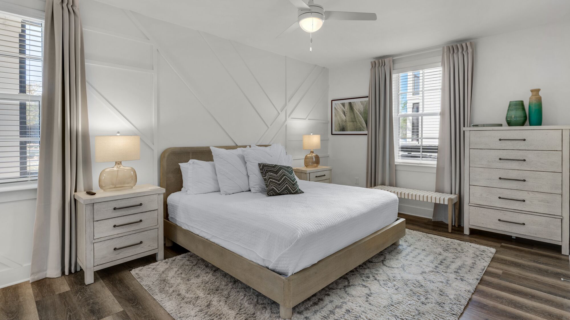 2 slaapkamers, een strijkplank/strijkijzer, gratis wifi, beddengoed