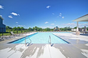 Pool - Incredible 3 bed townhome in the Bishop's Landing Community! Beach Shuttle, Community Pool, Pickleball courts, and more! (Millville)