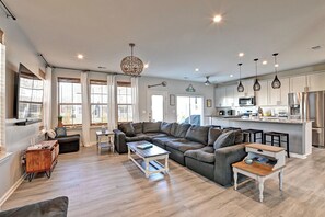 TV - Incredible 3 bed townhome in the Bishop's Landing Community! Beach Shuttle, Community Pool, Pickleball courts, and more! (Millville)