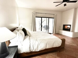 4 bedrooms, desk, iron/ironing board, free WiFi - Desert oasis in the heart of the Tucson Mountains nestled by iconic Saguaros. (Tucson)