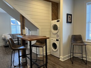 Interior - Charming Apartment in Flemington (Flemington)