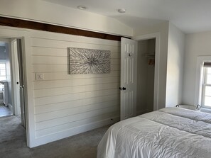 1 bedroom, desk, iron/ironing board, free WiFi - Charming Apartment in Flemington (Flemington)